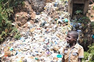 kibera-slums-garbidge-1024x683